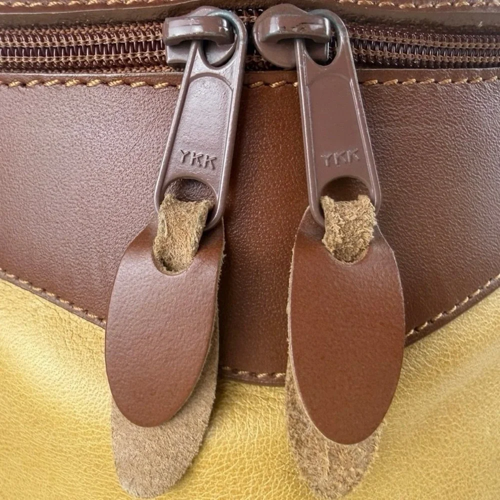 Vintage UNISA Brown Tan Pouch Leather Zipper Crossbody Purse Boho Festival USA